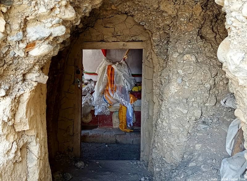 Tashi Kabum - a stupa inside a cave