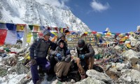 Trekkers at Larke Pass